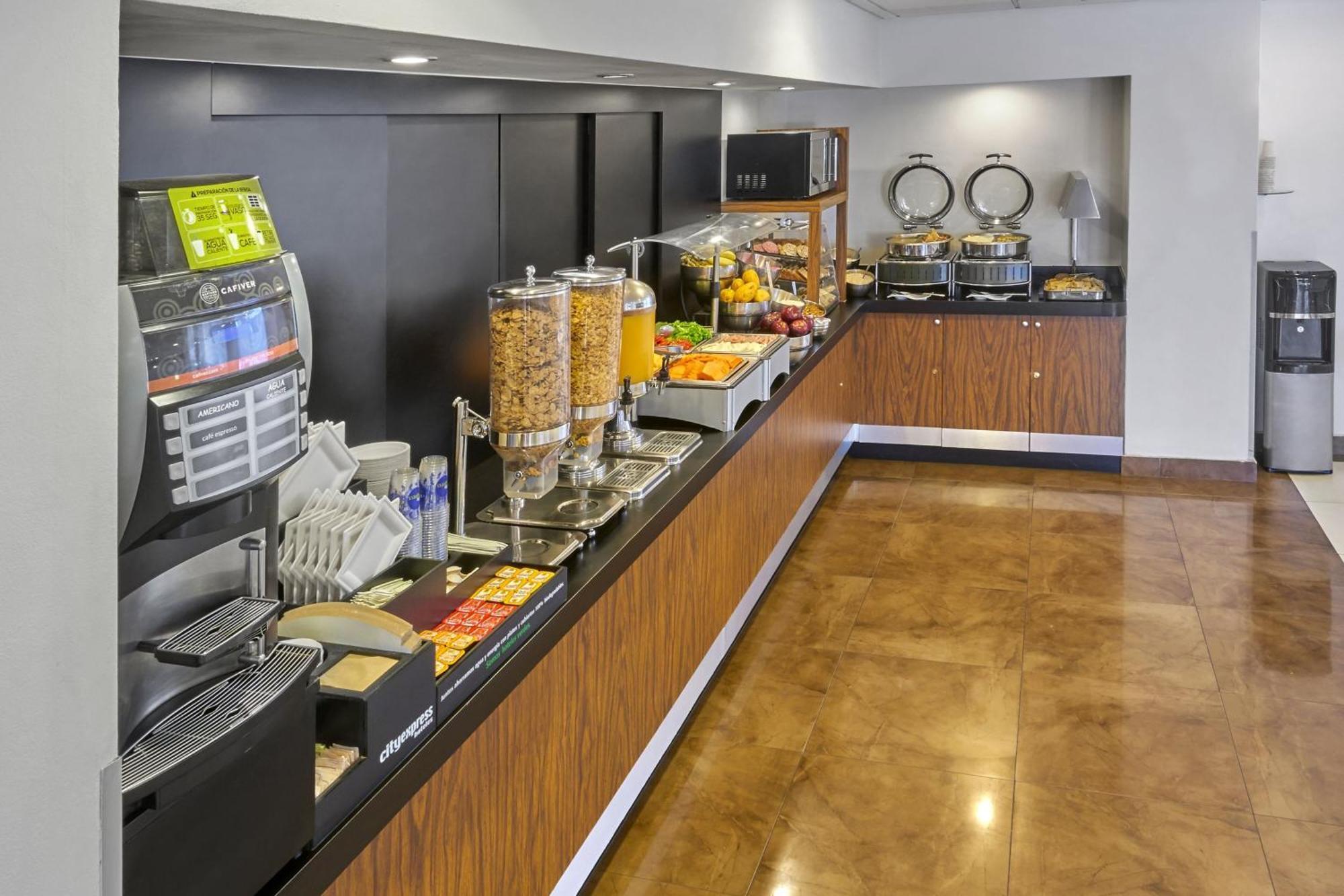 City Express By Marriott Queretaro Jurica Luaran gambar