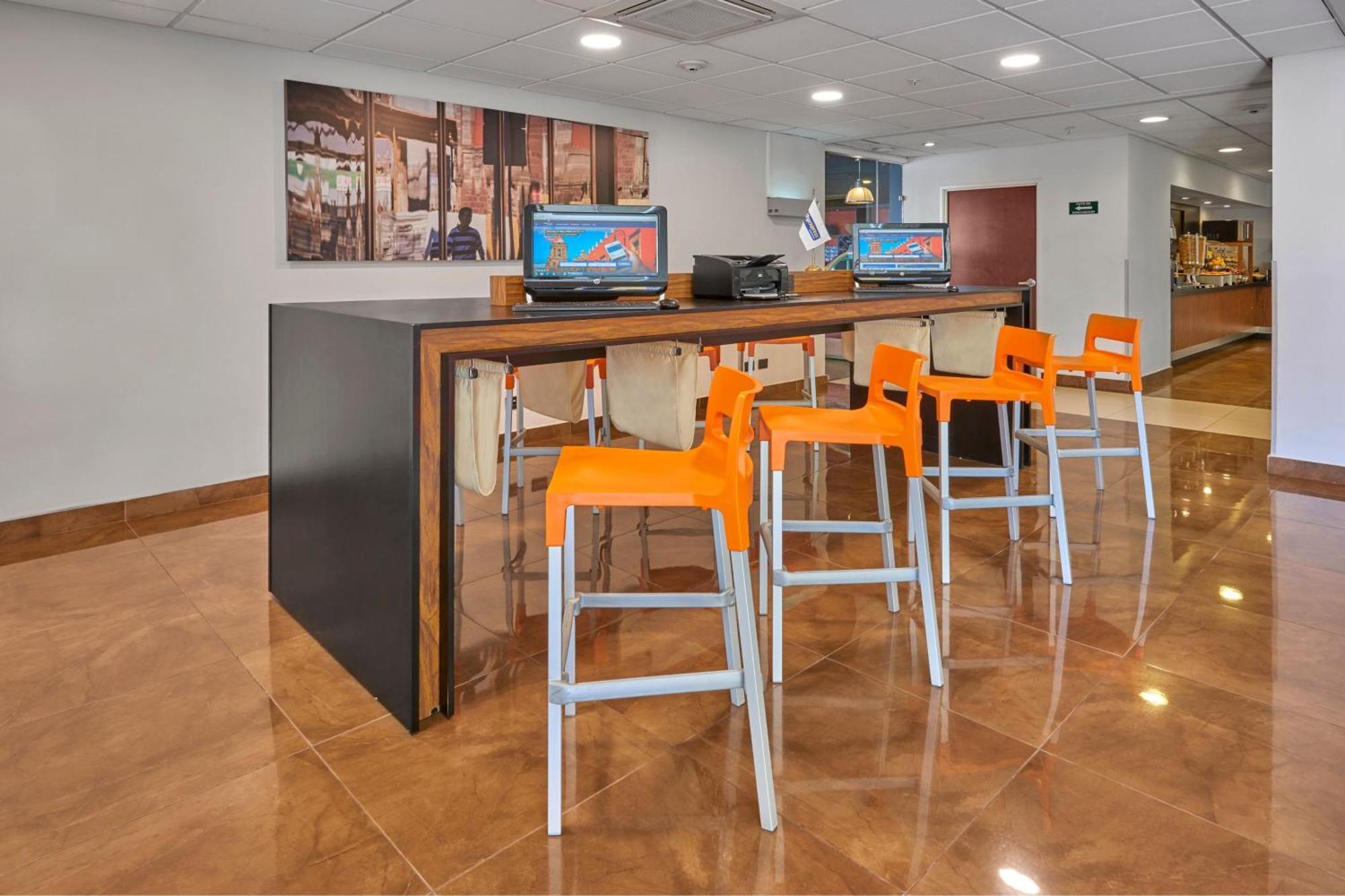 City Express By Marriott Queretaro Jurica Luaran gambar